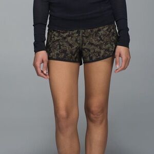 Lululemon women’s size 4 green/black tracker shorts